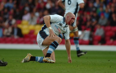 08.10.06 - Saracens v Cardiff Blues - EDF Energy Cup - Blues Tom Shanklin goes down with a cut to the head 