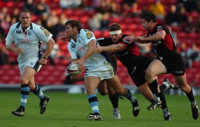 08.10.06 - Saracens v Cardiff Blues - EDF Energy Cup - Blues Marc Stcherbina looks for support 