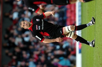 08.10.06  Saracens v Cardiff Blues  Saracens Andy Farrell watches as cardiff score more points.  