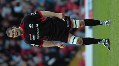 08.10.06  Saracens v Cardiff Blues  Saracens Andy Farrell shouts some orders.  