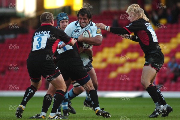 08.10.06 - Saracens v Cardiff Blues - EDF Energy Cup - Blues Gary Powell takes on Cobus Visagie(lt) Nick Lloyd and David Seymour(rt) 