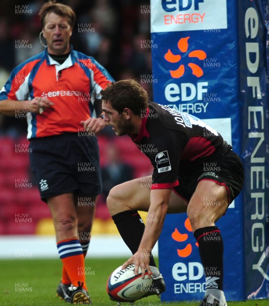 08.10.06 - Saracens v Cardiff Blues - EDF Energy Cup - Saracens Ben Johnston touches down for try 