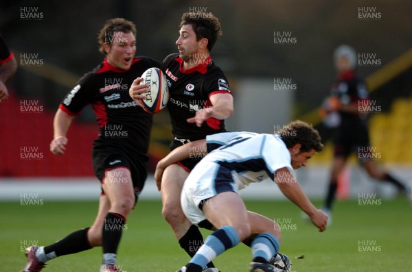 08.10.06  Saracens v Cardiff Blues  Saracens  Kevin Sorell runs into Nick Macleod.  