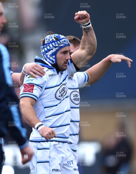091218 - Saracens v Cardiff Blues - European Rugby Champions Cup - Matthew Morgan of Cardiff Blues celebrates his try with team mates