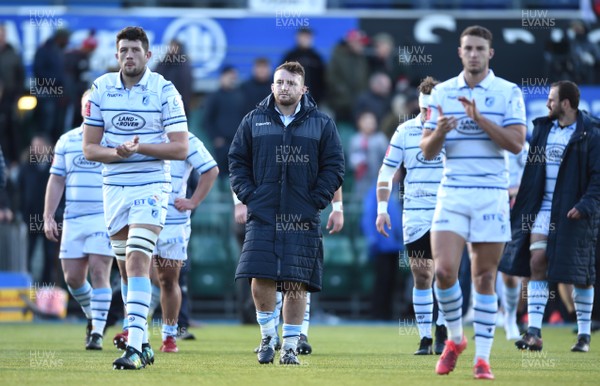 091218 - Saracens v Cardiff Blues - European Rugby Champions Cup - Dillon Lewis of Cardiff Blues looks dejected at the end of the game