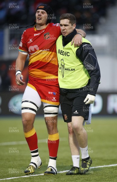 270118 - Saracens v Dragons - Anglo Welsh Cup - James Sheekey of Dragons leaves the field injured
