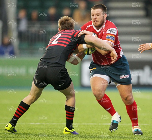 171113 - Saracens v Scarlets - LV= Cup -  Rob Evans of Scarlets is tackled by Jamie George of Saracens