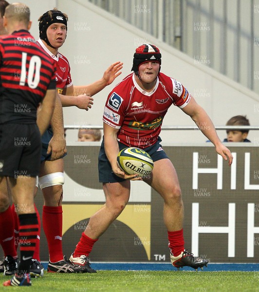 171113 - Saracens v Scarlets - LV= Cup - Darren Harris of Scarlets scores their first try 