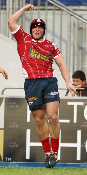 171113 - Saracens v Scarlets - LV= Cup - Darren Harris of Scarlets scores their first try 