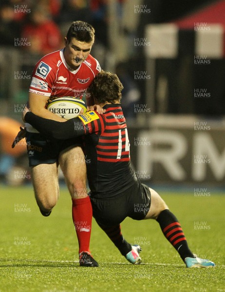 171113 - Saracens v Scarlets - LV= Cup - Dylan Morgans of Scarlets is tackled by Jack Wilson of Saracens 