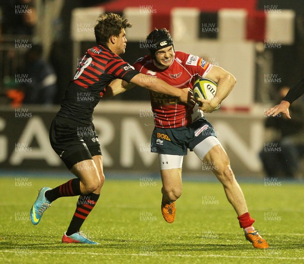 171113 - Saracens v Scarlets - LV= Cup - Chris Knight of Scarlets is tackled by Tim Streather of Saracens 