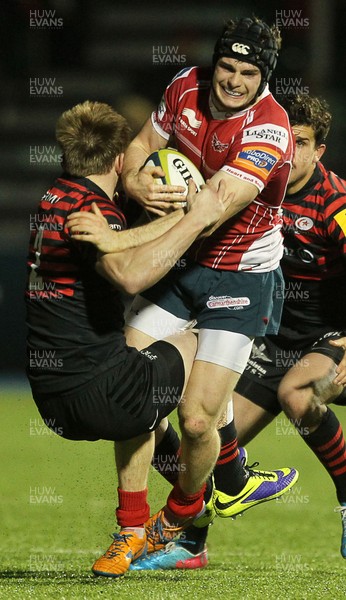 171113 - Saracens v Scarlets - LV= Cup - Chris Knight of Scarlets is tackled by Jamie George of Saracens 