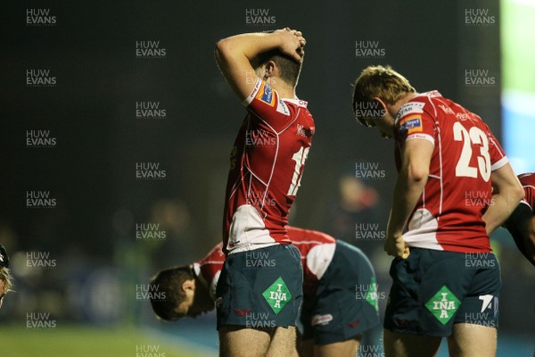 171113 - Saracens v Scarlets - LV= Cup - Josh Lewis of Scarlets dejected after the game 