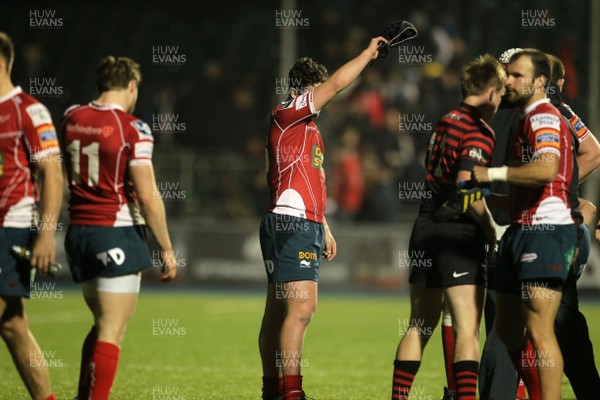 171113 - Saracens v Scarlets - LV= Cup - Josh Lewis of Scarlets dejected after the game 