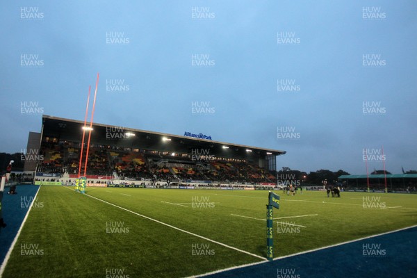 171113 - Saracens v Scarlets - LV= Cup - General View of Allianz Park  