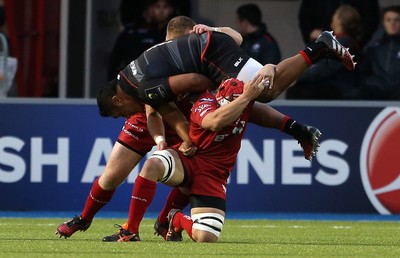 221016 - Saracens v Scarlets - European Rugby Champions Cup - Mako Vunipola of Saracens is tackled by Samson Lee and Will Boyde of Scarlets