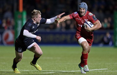 221016 - Saracens v Scarlets - European Rugby Champions Cup - Jonathan Davies of Scarlets is tackled by Brad Barritt of Saracens