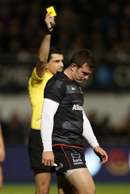 221016 - Saracens v Scarlets - European Rugby Champions Cup - Ben Spencer of Saracens is given a yellow card