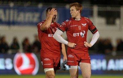 221016 - Saracens v Scarlets - European Rugby Champions Cup - Dejected Jonathan Davies and Rhys Patchell of Scarlets