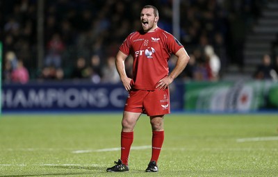 221016 - Saracens v Scarlets - European Rugby Champions Cup - Ken Owens of Scarlets