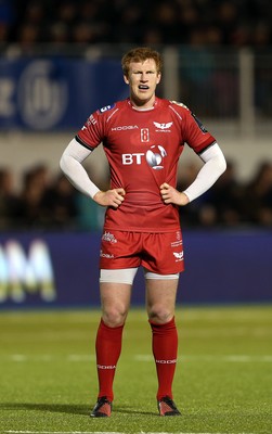 221016 - Saracens v Scarlets - European Rugby Champions Cup - Rhys Patchell of Scarlets