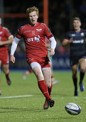 221016 - Saracens v Scarlets - European Rugby Champions Cup - Rhys Patchell of Scarlets