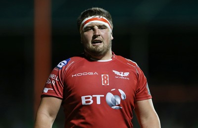 221016 - Saracens v Scarlets - European Rugby Champions Cup - Wyn Jones of Scarlets