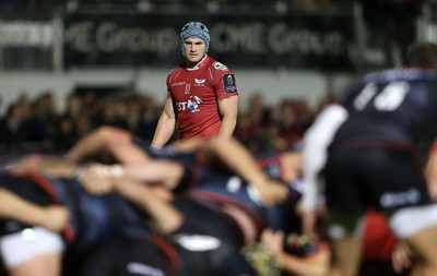 221016 - Saracens v Scarlets - European Rugby Champions Cup - Jonathan Davies of Scarlets