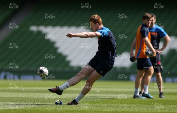 260517 - Scarlets depart Cardiff for Dublin ahead of their PRO12 Final - Rhys Patchell during training