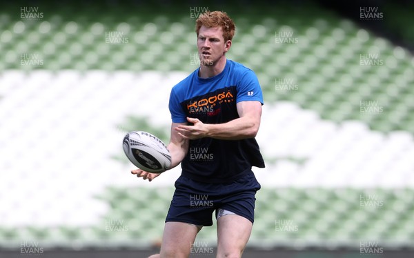 260517 - Scarlets depart Cardiff for Dublin ahead of their PRO12 Final - Rhys Patchell during training