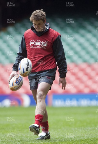 290313 -  Scarlets Training - Captains Run -Jonathan Davies pictured at the Scarlets captains run