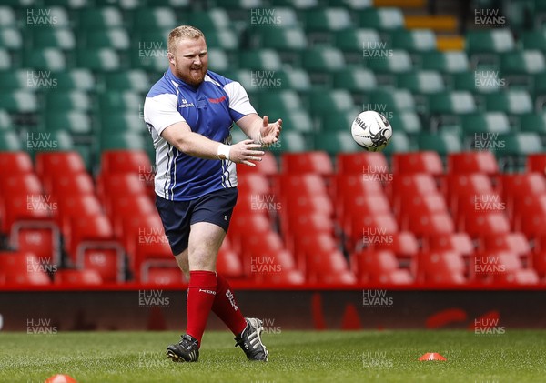 290416 - Scarlets Captains Run - Samson Lee during training