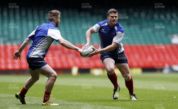 290416 - Scarlets Captains Run - Scott Williams during training