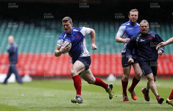 290416 - Scarlets Captains Run - Scott Williams during training