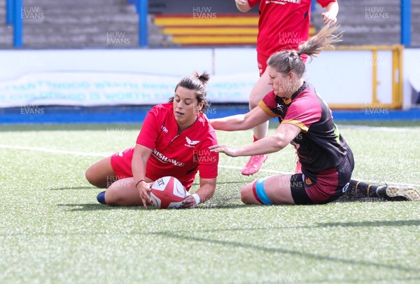 010919 - Scarlets v RGC, WRU Women's Regional Championship - Sioned Harries of Scarlets touches down to score try