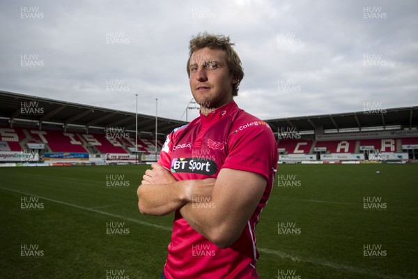 041214 - Scarlets new signing Hadleigh Parkes at Parc y Scarlets 