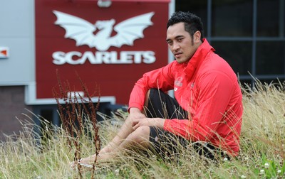 Scarlets New Signing Jonny Faamatuainu 270710