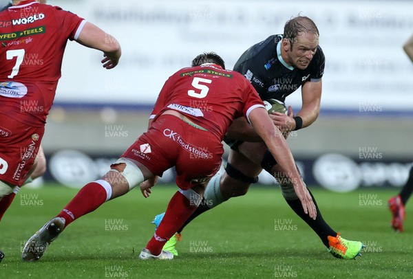 080521 - Scarlets v Ospreys - Guinness PRO14 Rainbow Cup - Alun Wyn Jones of Ospreys is tackled by Lewis Rawlins of Scarlets