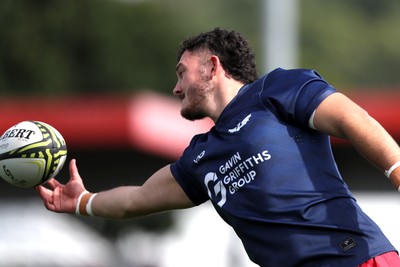 060925 - Scarlets Preseason Friendlies - Scarlets play preseason friendlies v Regional SRC Clubs Llandovery RFC and Carmarthen Quins RFC - Saul Hurley of Scarlets warms up  