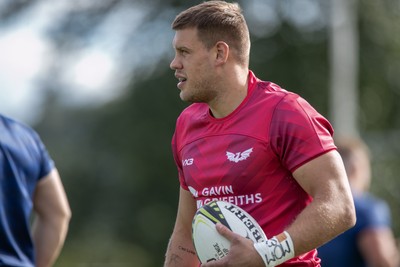 060925 - Scarlets Preseason Friendlies - Scarlets play preseason friendlies v Regional SRC Clubs Llandovery RFC and Carmarthen Quins RFC - Jarroq Taylor of Scarlets in the warm up 