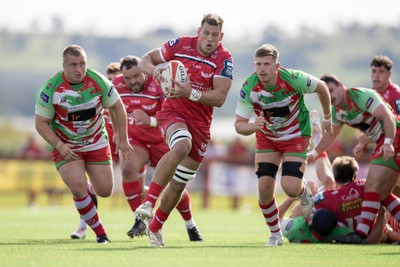 060925 - Scarlets Preseason Friendlies - Scarlets play preseason friendlies v Regional SRC Clubs Llandovery RFC and Carmarthen Quins RFC - Jarrod Taylor of Scarlets on the attack  