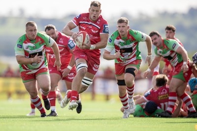 060925 - Scarlets Preseason Friendlies - Scarlets play preseason friendlies v Regional SRC Clubs Llandovery RFC and Carmarthen Quins RFC - Jarrod Taylor of Scarlets on the attack    