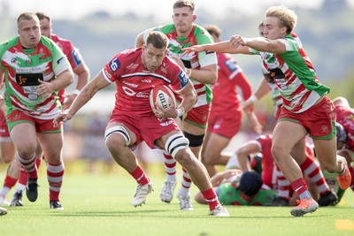 060925 - Scarlets Preseason Friendlies - Scarlets play preseason friendlies v Regional SRC Clubs Llandovery RFC and Carmarthen Quins RFC - Jarrod Taylor of Scarlets on the attack    