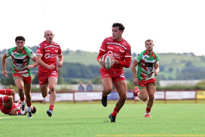 060925 - Scarlets Preseason Friendlies - Scarlets play preseason friendlies v Regional SRC Clubs Llandovery RFC and Carmarthen Quins RFC - Jac Davies of Scarlets looks for support  