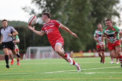060925 - Scarlets Preseason Friendlies - Scarlets play preseason friendlies v Regional SRC Clubs Llandovery RFC and Carmarthen Quins RFC - Dane Blacker of Scarlets gathers the ball to score   