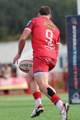 060925 - Scarlets Preseason Friendlies - Scarlets play preseason friendlies v Regional SRC Clubs Llandovery RFC and Carmarthen Quins RFC - Dane Blacker of Scarlets runs in a try   