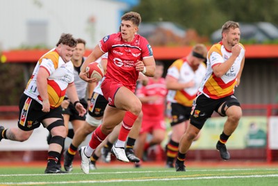 060925 - Scarlets Preseason Friendlies - Scarlets play preseason friendlies v Regional SRC Clubs Llandovery RFC and Carmarthen Quins RFC - Joe Hawkins of Scarlets makes a break     