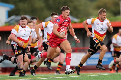 060925 - Scarlets Preseason Friendlies - Scarlets play preseason friendlies v Regional SRC Clubs Llandovery RFC and Carmarthen Quins RFC - Joe Hawkins of Scarlets makes a break    