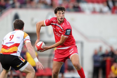 060925 - Scarlets Preseason Friendlies - Scarlets play preseason friendlies v Regional SRC Clubs Llandovery RFC and Carmarthen Quins RFC - Elis Price of Scarlets offloads under pressure from Rhodri Davies of Carmarthen Quins  