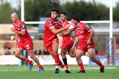 060925 - Scarlets Preseason Friendlies - Scarlets play preseason friendlies v Regional SRC Clubs Llandovery RFC and Carmarthen Quins RFC - Elis Price leads a Scarlets attack  